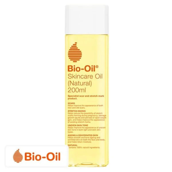 Flacon jaune Bio-Oil Skincare Oil Natural 200ml sur fond blanc