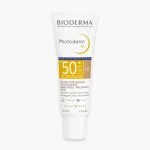 Tube blanc Bioderma Photoderm M SPF50+ gel-crème teinte dorée, 40 ml