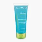 Tube bleu Bioderma Sébium Gel Moussant avec bouchon vert, fond blanc