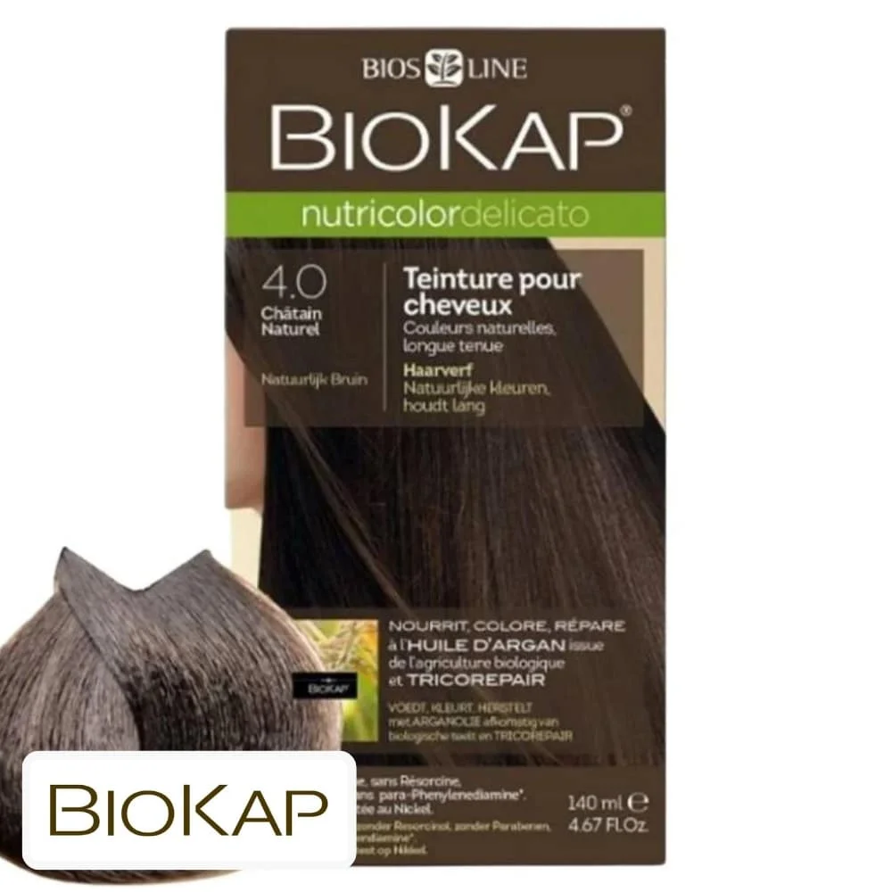 biokap-nutricolor-delicato-coloration-naturelle-cheveux-delicats-140ml-40-chatain-naturel.jpg Étui Biokap Nutricolor Delicato 4.0 Châtain Naturel 140 ml avec mèche de cheveux colorée