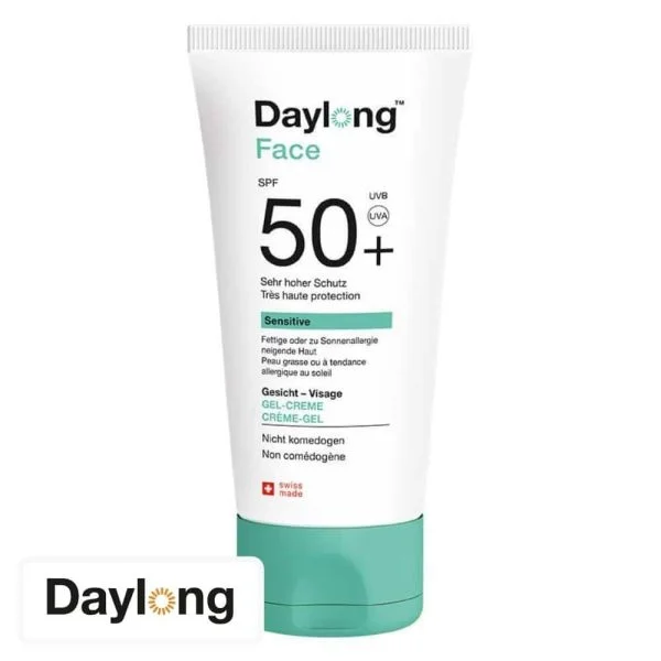 Tube blanc capuchon vert d'eau Daylong Face Sensitive SPF 50+ crème-gel