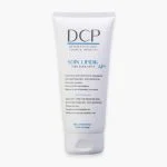 Tube blanc DCP Soin Lipidik AP+ émollient, texte bleu, bouchon inversé