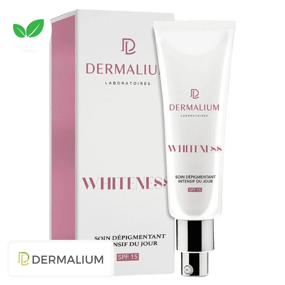 dermalium-whiteness-soin-depigmentant-intense-du-jour-spf15-50ml.png Tube blanc à pompe Dermalium Whiteness SPF 15 et étui rose