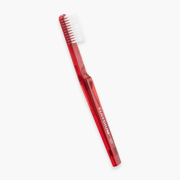 Brosse à dents Elgydium Classic souple manche rouge translucide filaments blancs