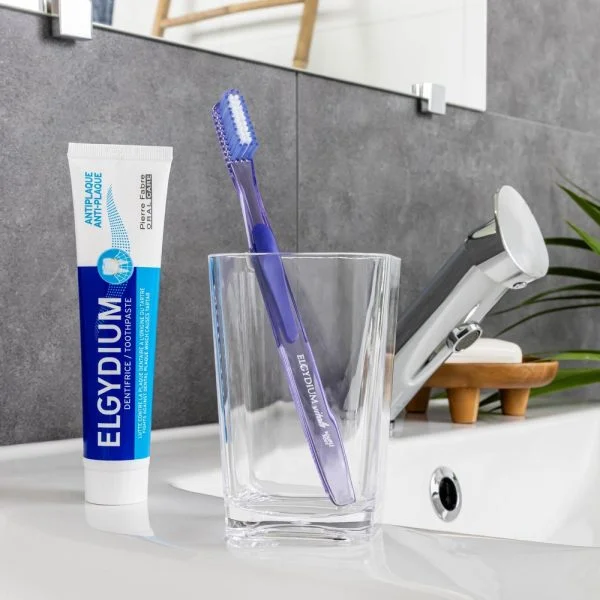 Elgydium Brosse à Dents Vitale Medium 1u – photo 2