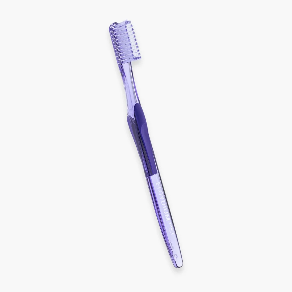 elgydium-brosse-a-dents-vitale-souple-1u.jpg Brosse à dents Elgydium Vitale souple, manche translucide violet