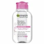 Flacon transparent Garnier SkinActive, bouchon rose, format voyage 100ml
