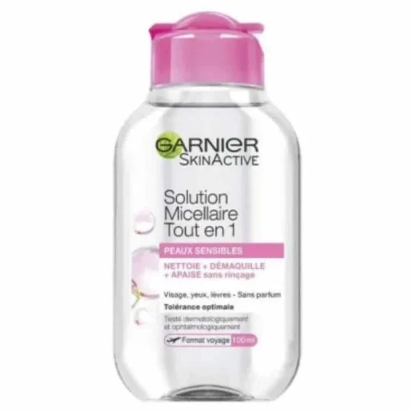 Flacon transparent Garnier SkinActive, bouchon rose, format voyage 100ml