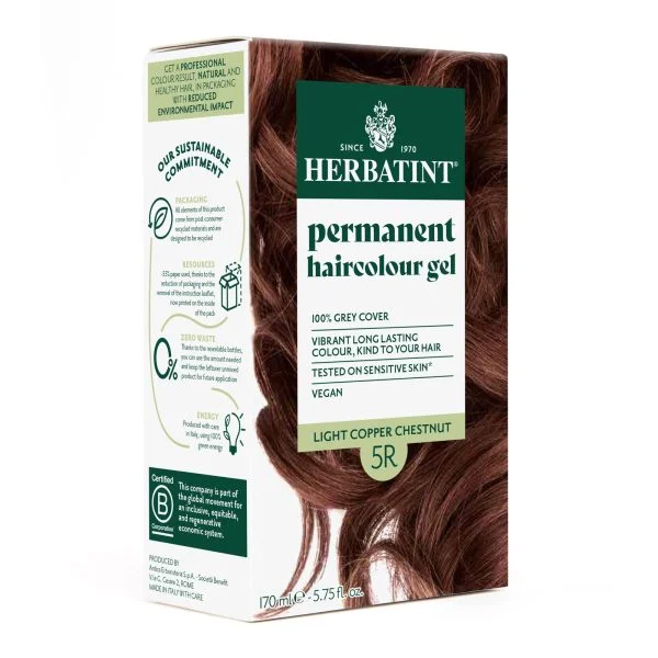 Boîte Herbatint coloration permanente 5R châtain clair cuivré avec cheveux châtain cuivré ondulés