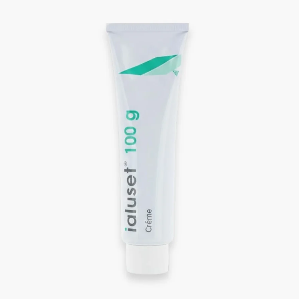 ialuset-creme-a-l-acide-hyaluronique-100g-2.jpg Tube blanc et vert Ialuset crème 100 g posé sur fond clair