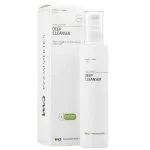 Étui et flacon-pompe blancs Innoaesthetics Inno-Derma Deep Cleanser, logo vert