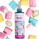 Flacon rose Intimista Toner Lumière Royale 200 ml sur fond coloré