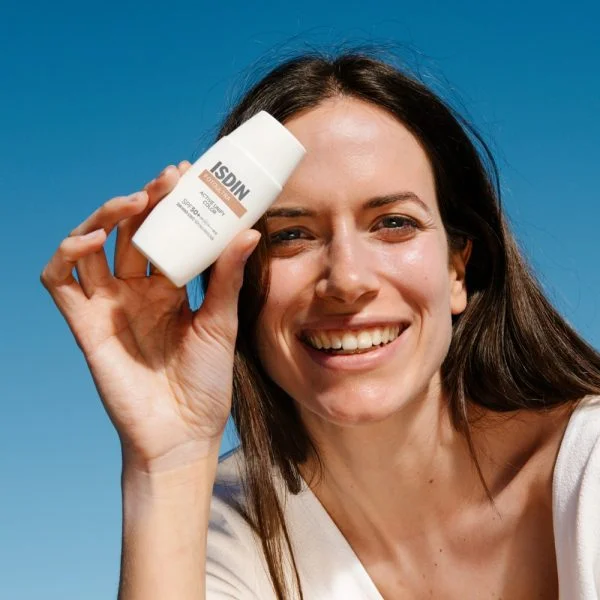 ISDIN Fotoultra 100 Active Unify Color Solaire Teinté Dépigmentant SPF50+ 50ml – photo 2