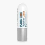 Stick blanc et orange ISDIN Protector Labial SPF50+, capuchon argenté, lèvres