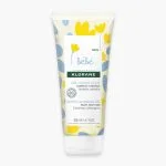 Tube Klorane Bébé Gel Lavant Doux illustré de fleurs jaunes et bleues