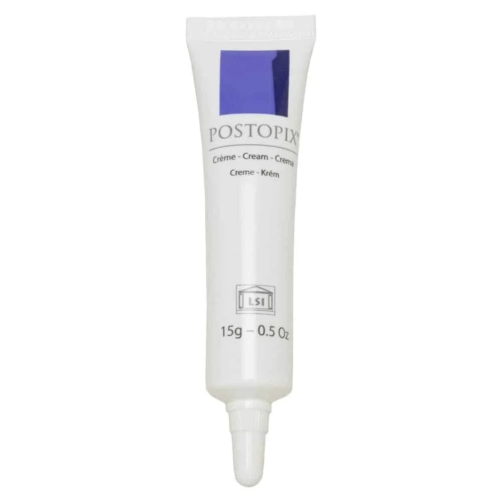 lsi-silderma-postopix-creme-reparatrice-post-operation-15g.jpg Tube blanc Postopix, carré violet, crème réparatrice de 15 grammes.