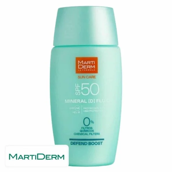 Flacon vert d'eau MartiDerm Sun Care Mineral D fluide SPF 50