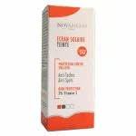 Étui rouge et blanc Novaderm Écran Solaire Teinté SPF50+ visage