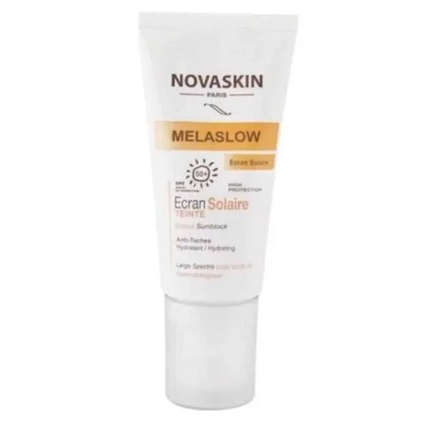 Tube blanc Novaskin Melaslow écran solaire teinté SPF50+ anti-taches 50 ml