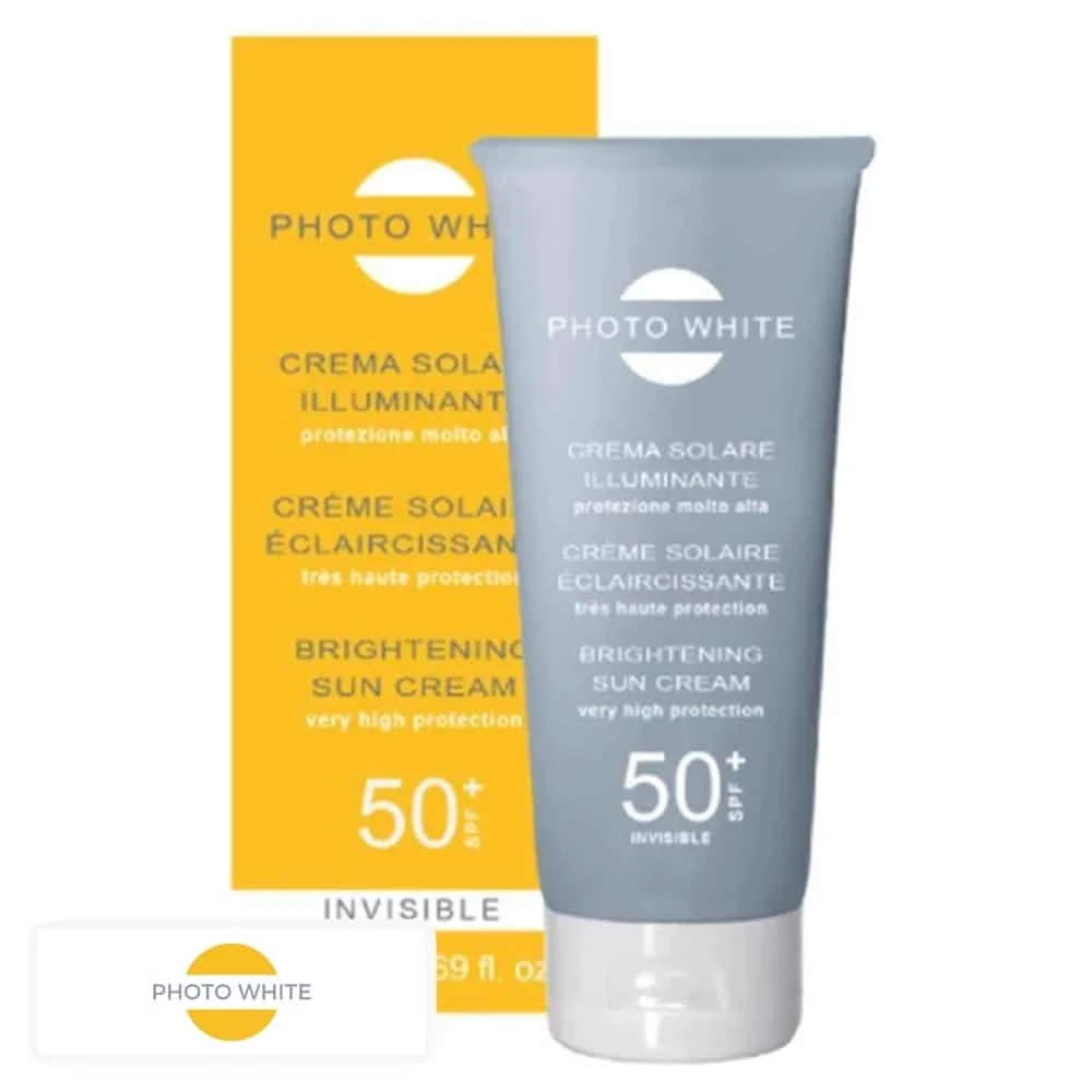 photo-white-creme-solaire-eclaircissante-spf50-50ml.jpg Tube gris et boîte jaune Photo-White crème solaire éclaircissante SPF50+