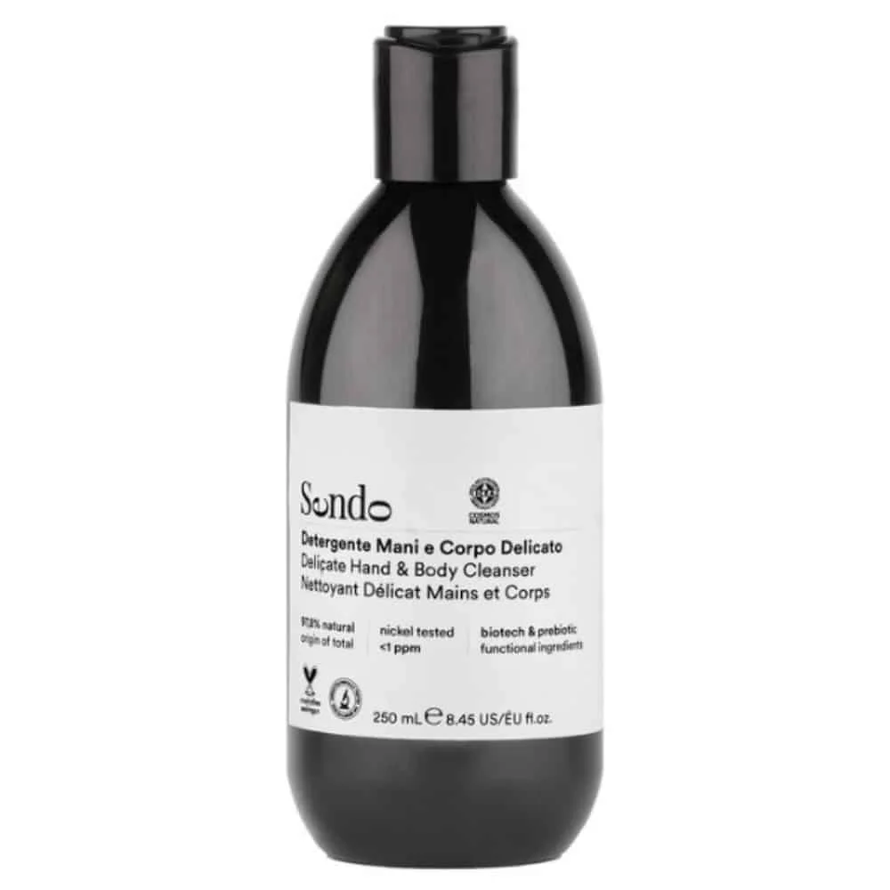 sendo-nettoyant-delicat-mains-et-corps-250ml.jpg Flacon gris foncé à étiquette blanche Sendo, nettoyant mains et corps 250 ml