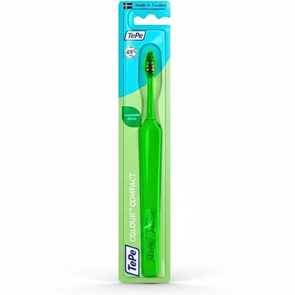 Brosse à dents TePe Colour Compact verte sous blister, petite tête à brins foncés