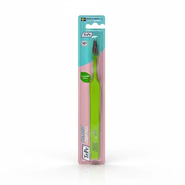 Brosse à dents TePe Colour verte sous blister, tête à brins roses et verts