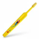 Brosse à dents TePe Kids jaune illustrée d'une sirène, brins blancs souples