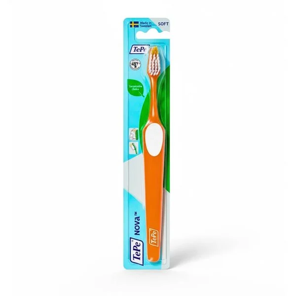 Brosse à dents TePe Nova orange sous blister, filaments blancs souples