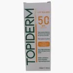 Boîte blanche du lait solaire Topiderm SPF50+ 150 ml avec lettrage vert et orange