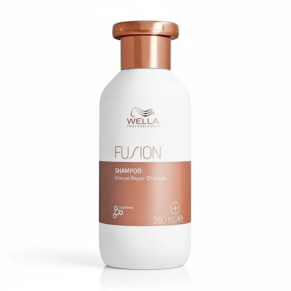 wella-pro-fusion-shampoing-250ml.jpg Flacon blanc de shampoing Wella Professionals Fusion 250 ml, capuchon cuivré