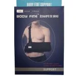 Boîte bleue de l'écharpe de bras Body Fine portée par un homme