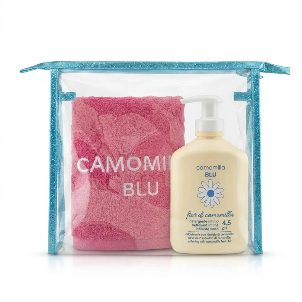 Camomilla Blu Fleur di Camomille 300ml + Serviette Trousse Trousse transparente Camomilla Blu avec flacon pompe crème et serviette éponge rose