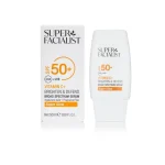 Flacon blanc et étui du sérum solaire Super Facialist Vitamin C+ SPF50+