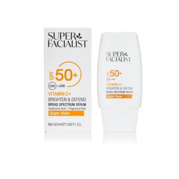Flacon blanc et étui du sérum solaire Super Facialist Vitamin C+ SPF50+